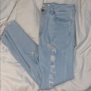 LIGHT WASH SKINNY JEANS